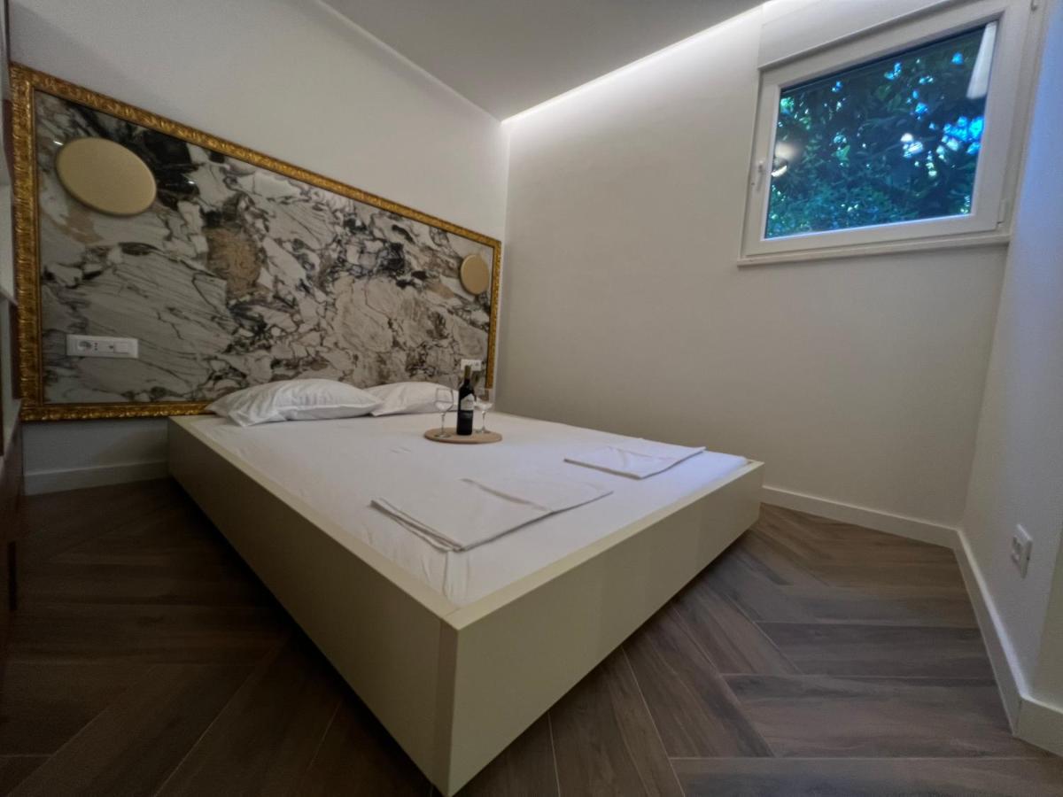 Golden Cube Apartman *